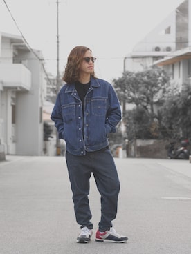 「TOMMY HILFIGER」｜「アイテム（デニムジャケット）」を使った、ONGAMANさん（メンズ・174cm）の春コーディネート
