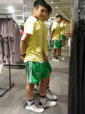 「H&M（エイチ・アンド・エム）のアイテム（Tシャツ/カットソー、イエロー系）」を使った、Martiniさん（メンズ・172cm）の夏コーディネート