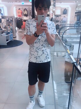 「H&M（エイチ・アンド・エム）のアイテム（Tシャツ/カットソー、ブルー系）」を使った、Martiniさん（メンズ・172cm）の春コーディネート