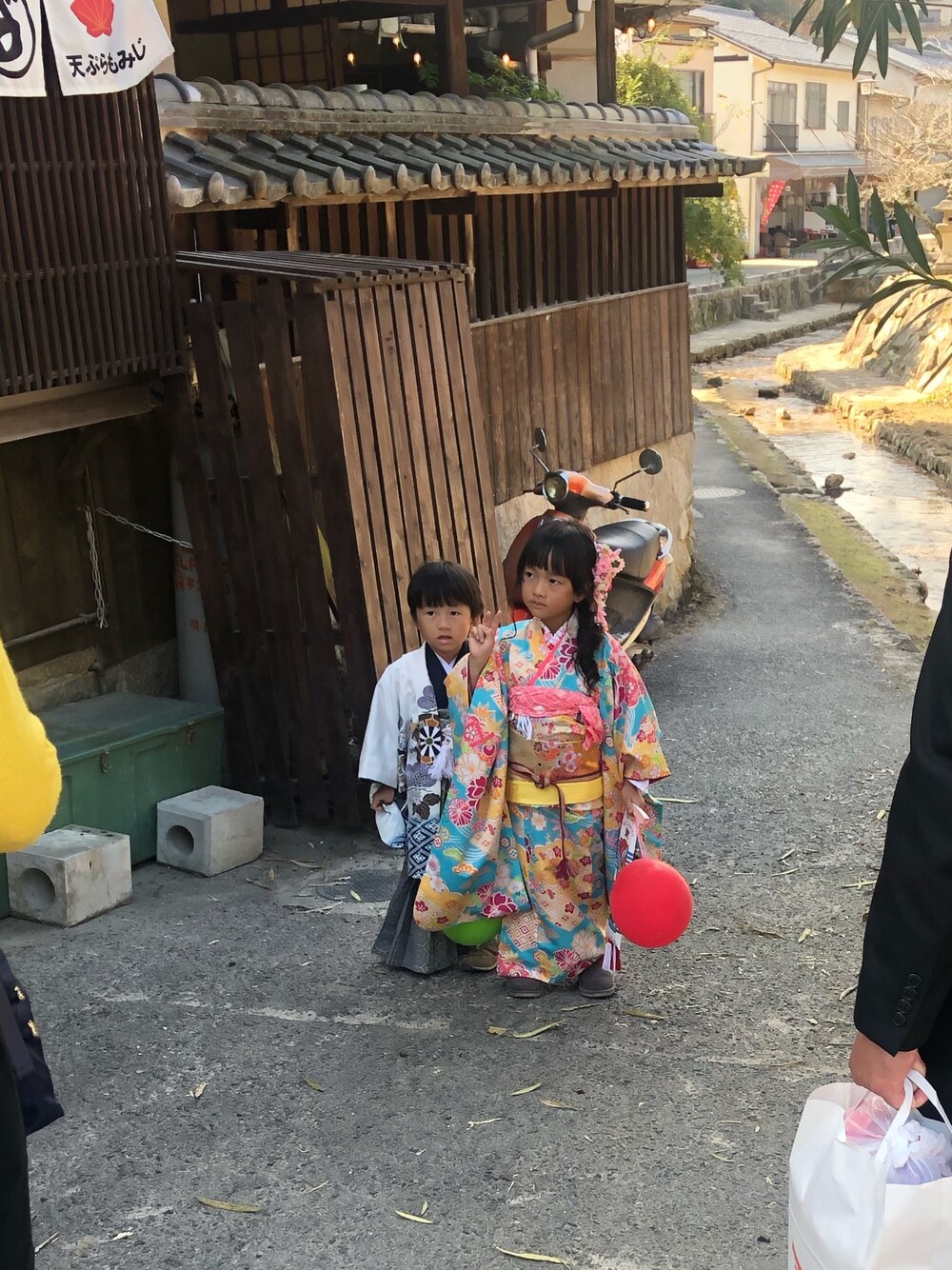 「倉敷美観地区」｜「私人のアイテム（その他、その他）」を使った、Martiniさん（メンズ・90cm）の秋コーディネートの1枚目の写真