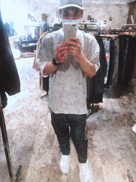 「BLUES HEROESのアイテム（Tシャツ/カットソー、グレー系）」を使った、Martiniさん（メンズ・172cm）の春コーディネート