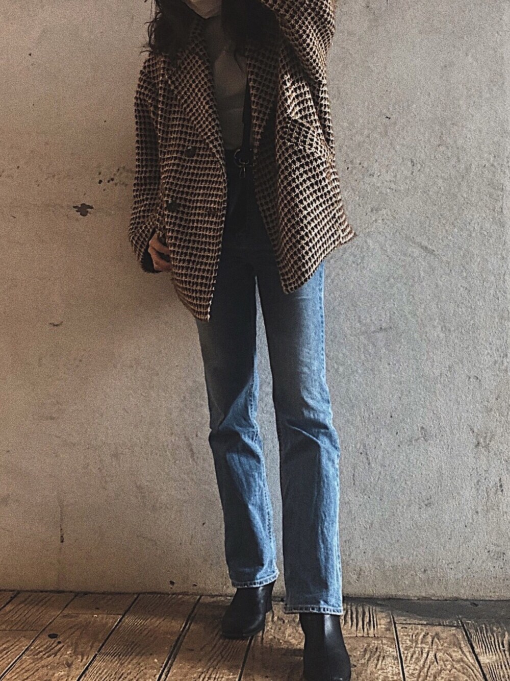 「大人カジュアル、シンプルコーデ、お洒落さんとつながりたい、ootd、デニム、SLY、高身長女子」｜「SLYのROVING CHECK OVER COCOON コート（ピーコート、ブラウン系）」を使った、Chikaさん（レディース・165cm）の春コーディネートの1枚目の写真