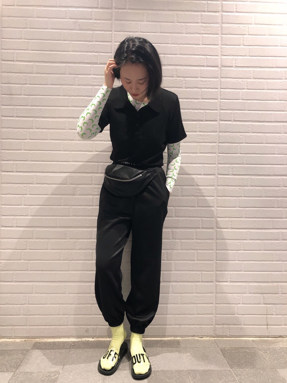 「MONKIのアイテム（ポロシャツ、ブラック系）」を使った、高雄呛妹さん（レディース・165cm）の春コーディネートの1枚目の写真