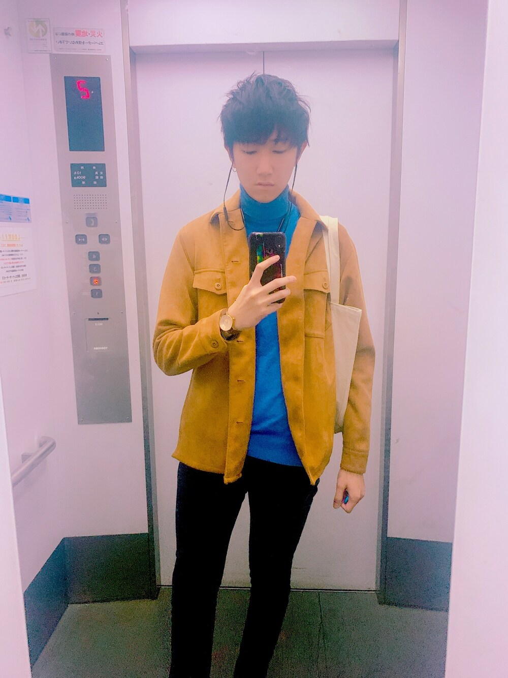 「KLASSE14のアイテム（アナログ腕時計、ブラウン系）」を使った、duoさん（メンズ・181cm）の秋コーディネートの1枚目の写真