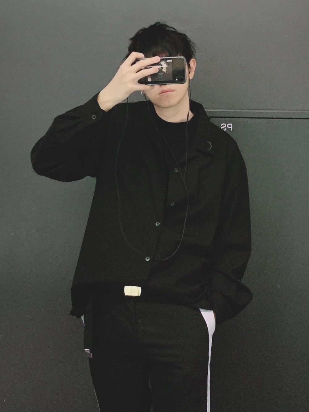 「GUのアイテム（トップス、ブラック系）」を使った、duoさん（メンズ・181cm）の秋コーディネートの1枚目の写真