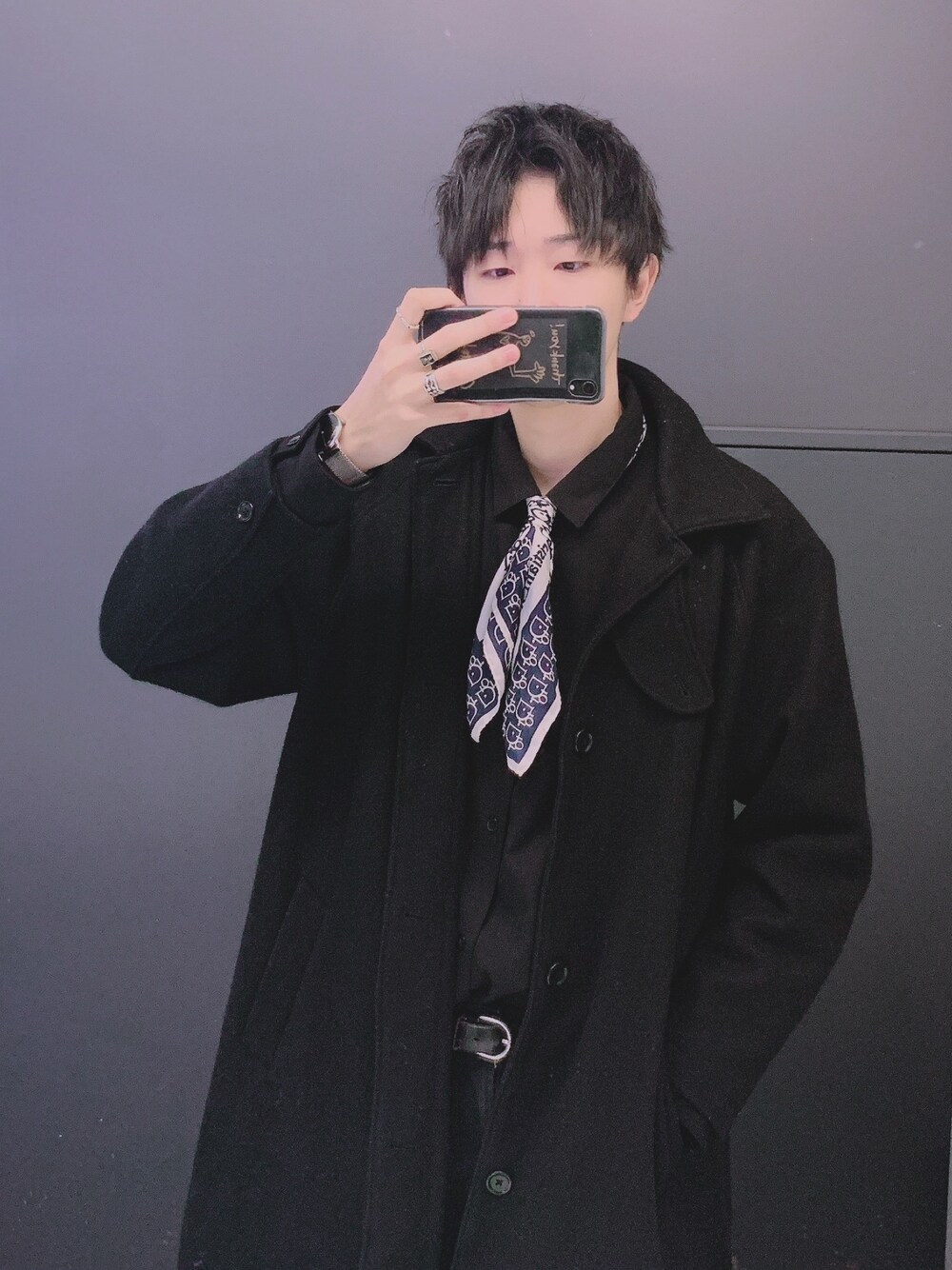 「Christian Diorのアイテム（ファッション雑貨、ブルー系）」を使った、duoさん（メンズ・181cm）の秋コーディネートの1枚目の写真