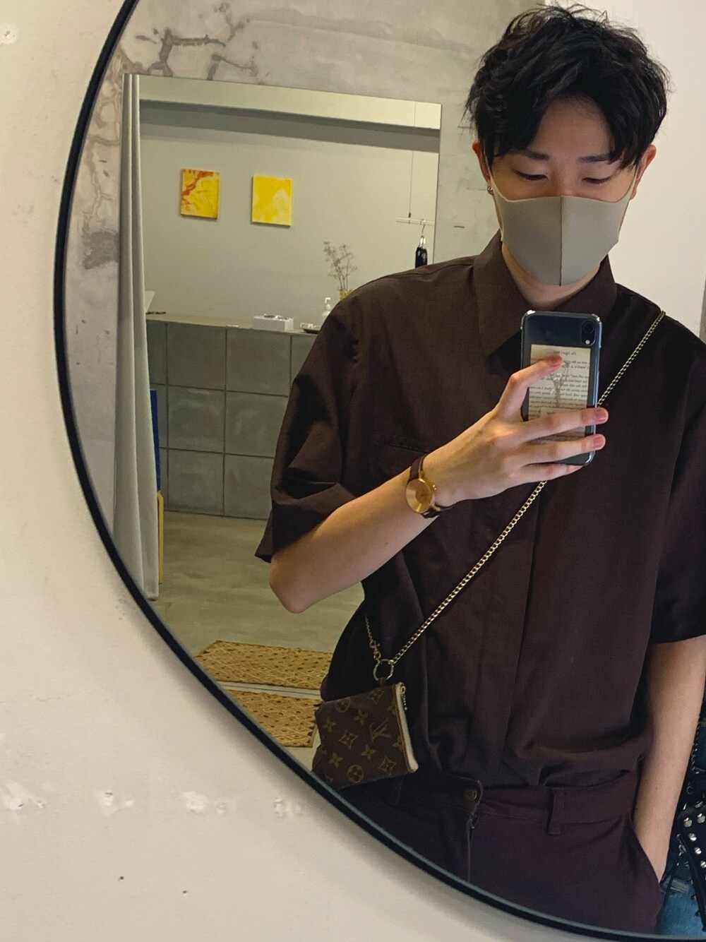 「LOUIS VUITTONのアイテム（ファッション雑貨、ブラウン系）」を使った、duoさん（メンズ・181cm）の夏コーディネートの1枚目の写真