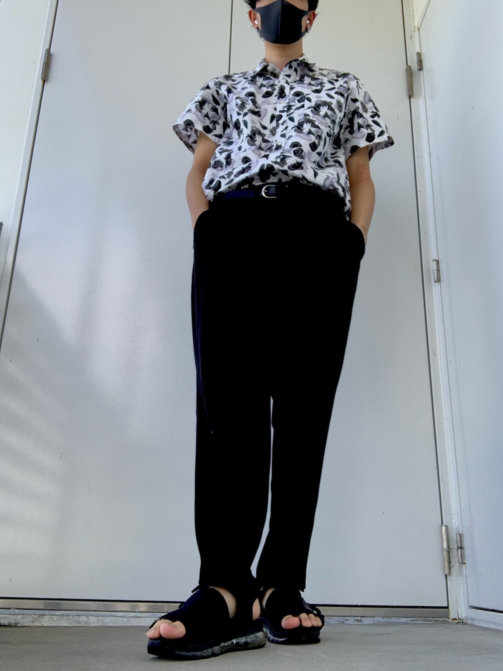 「UNIQLOのアイテム（パンツ、ブラック系）」を使った、duoさん（メンズ・181cm）の夏コーディネートの1枚目の写真