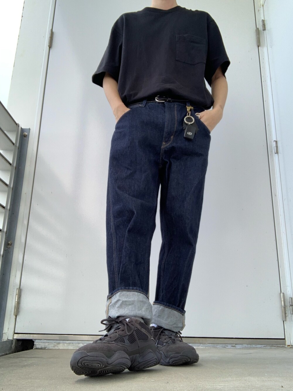 「デニムパンツ」｜「UNIQLOのアイテム（トップス、ブラック系）」を使った、duoさん（メンズ・181cm）の夏コーディネートの1枚目の写真