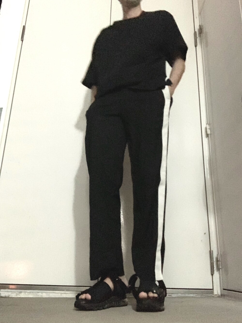 「UNIQLOのアイテム（トップス、ブラック系）」を使った、duoさん（メンズ・181cm）の夏コーディネートの1枚目の写真