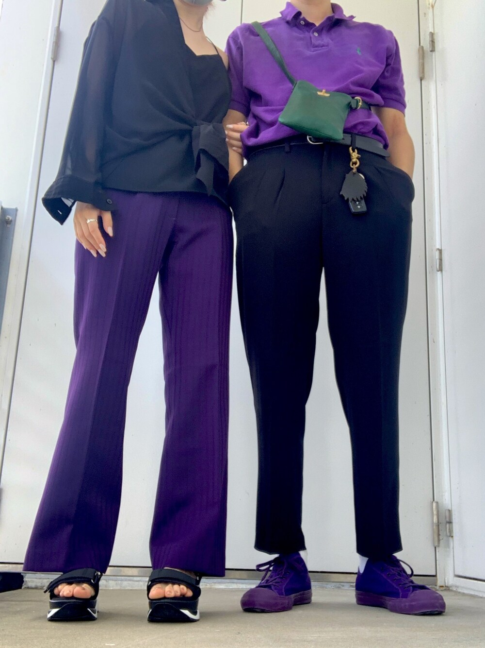「purple」｜「Hender Schemeのtwist buckle bag XS（ショルダーバッグ、グリーン系）」を使った、duoさん（メンズ・181cm）の夏コーディネートの1枚目の写真