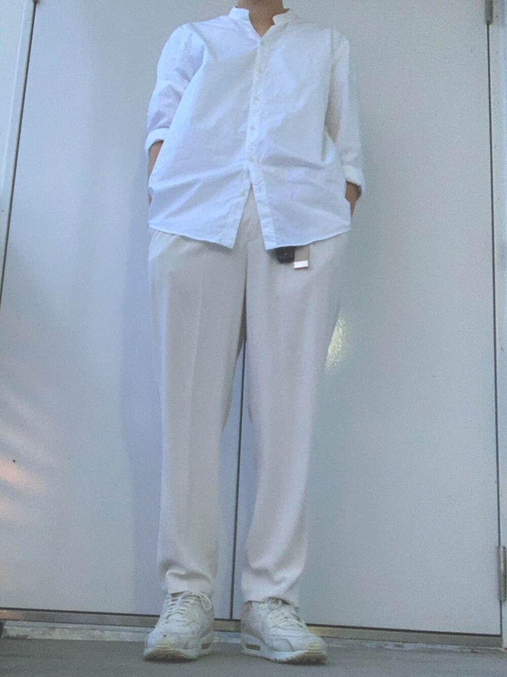 「白シャツ」｜「NIKEのアイテム（スニーカー、ホワイト系）」を使った、duoさん（メンズ・181cm）の夏コーディネートの1枚目の写真