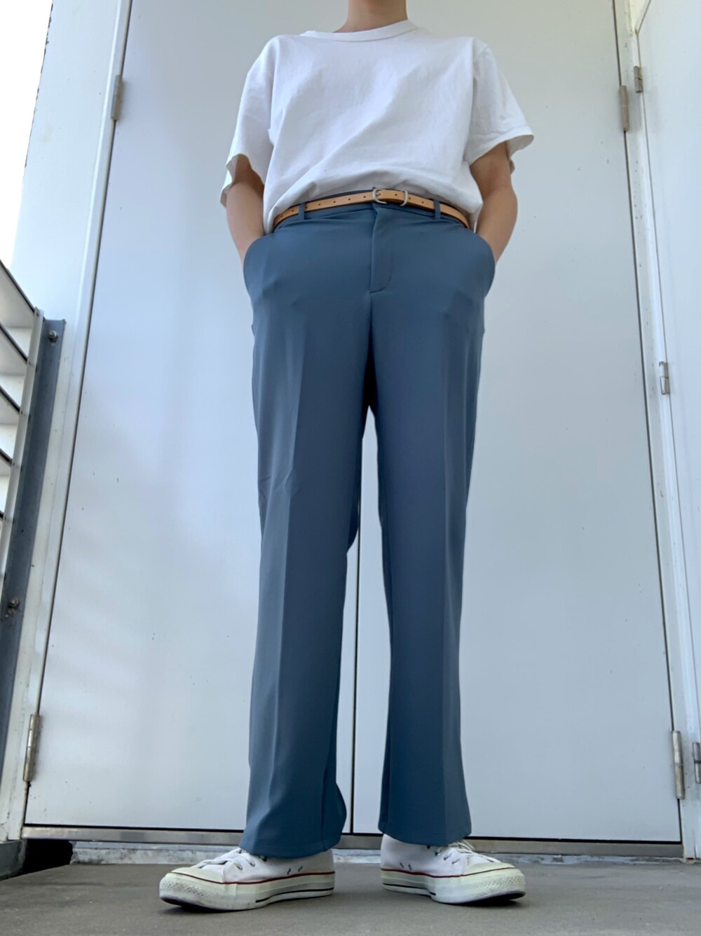 「カラーパンツ」｜「Hender Schemeのアイテム（ベルト、ベージュ系）」を使った、duoさん（メンズ・181cm）の夏コーディネートの1枚目の写真