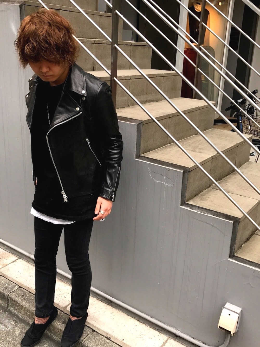 「レザージャケット、ダブルライダース、ブラック、B2nd、ISAMU KATAYAMA BACKLASH、ootd、fashion、シンプル、モード」｜「ISAMU KATAYAMA BACKLASHのアイテム（ライダースジャケット、ブラック系）」を使った、mitsuakiさん（メンズ・168cm）の冬コーディネートの1枚目の写真