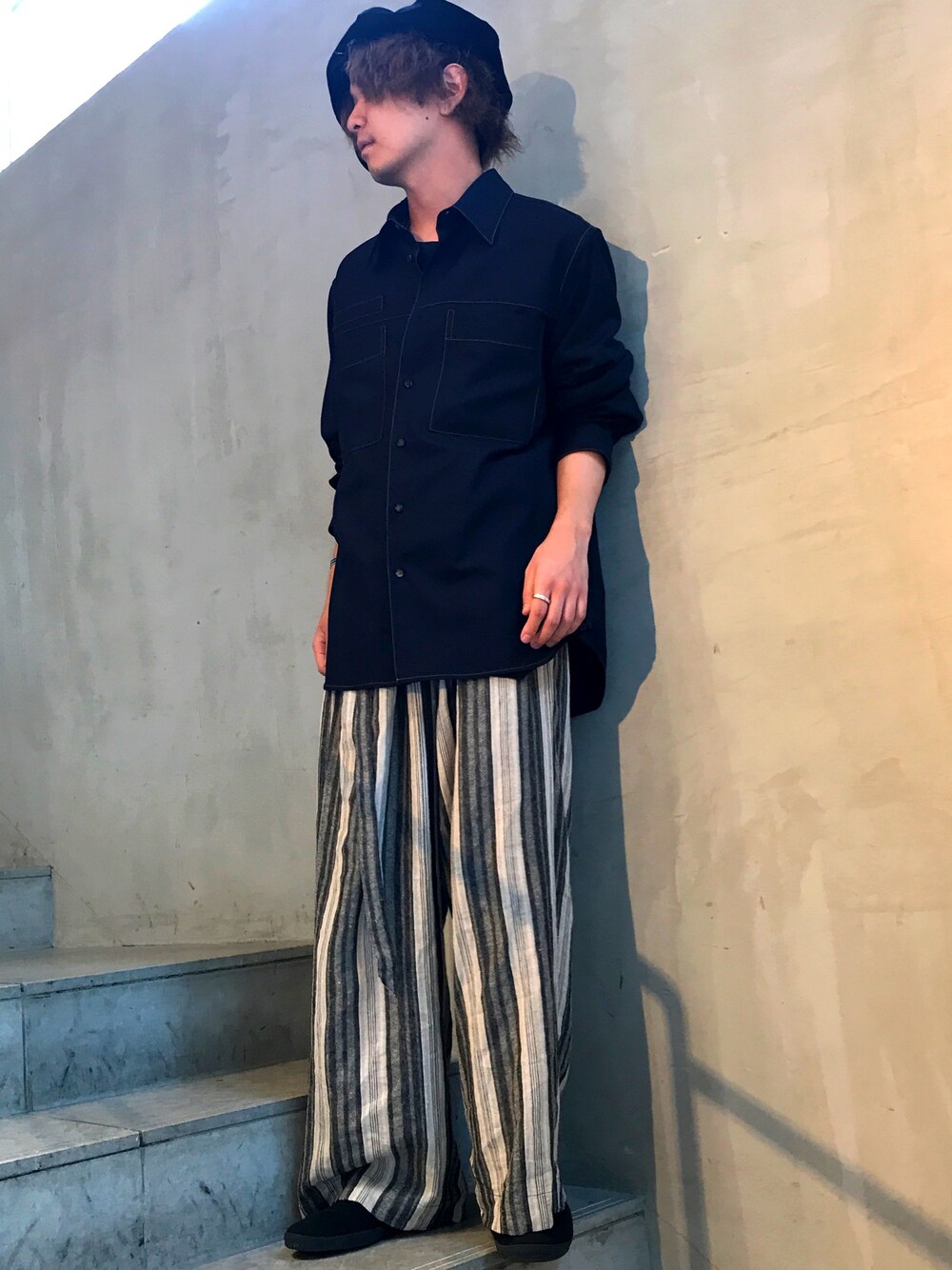 「ワイドパンツ、ストライプパンツ、シャツスタイル、MARNI、B2nd、outfit、ootd、キャスケット、ネイビー」｜「MARNIのアイテム（シャツ/ブラウス、ブルー系）」を使った、mitsuakiさん（メンズ・168cm）の夏コーディネートの1枚目の写真