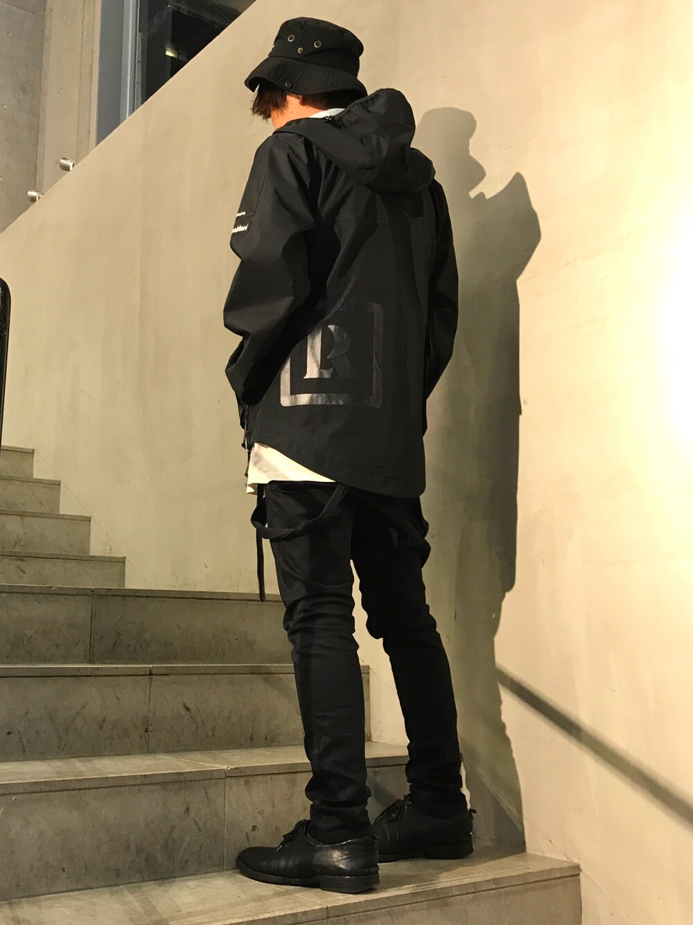 「スポーツMIX'18秋、オーバーサイズ、スポーツミックス、ootd、マウンテンパーカー、バケットハット、ブラック、B2nd、outfit」｜「Liberaidersのアイテム（マウンテンパーカー、ブラック系）」を使った、mitsuakiさん（メンズ・168cm）の秋コーディネートの1枚目の写真