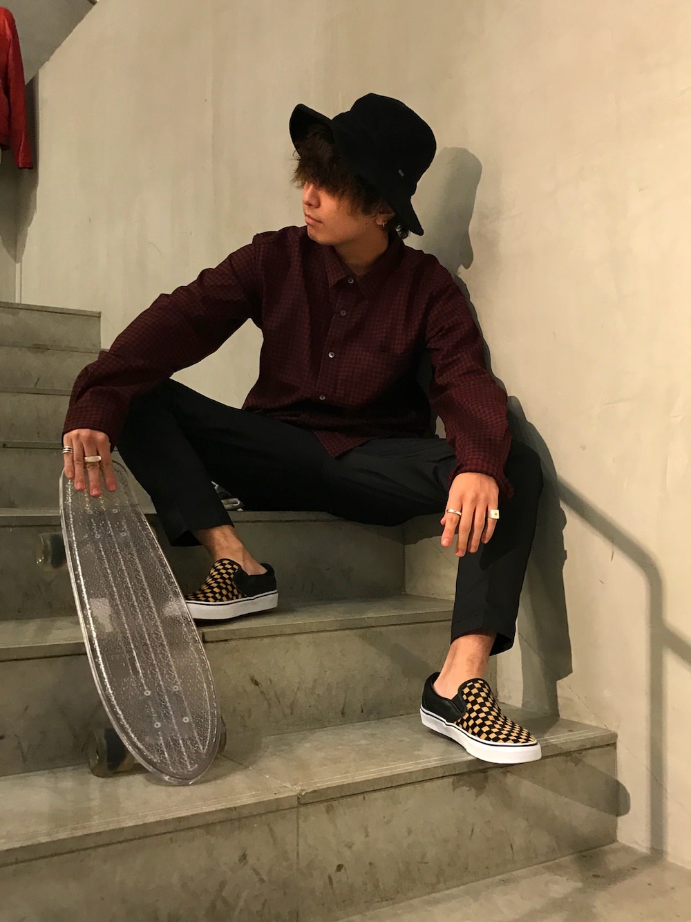 「スケータースタイル、スケボー、スケーター、VANS、ギンガムチェック、surt、OTTF、ootd、outfit、B2nd」｜「surtのSURT (サート) 別注チェックシャツ（シャツ/ブラウス、レッド系）」を使った、mitsuakiさん（メンズ・168cm）の秋コーディネートの1枚目の写真