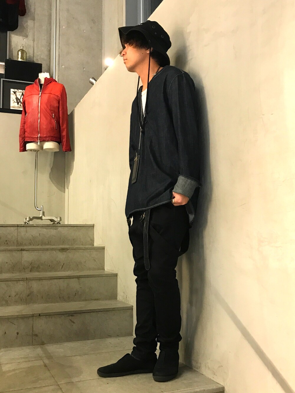 「シンプル、デニムシャツ、秋冬コーデ、お洒落さんとつながりたい、B2nd、秋、デニム、ISAMU KATAYAMA BACKLASH、ootd、outfit」｜「ISAMU KATAYAMA BACKLASHのアイテム（シャツ/ブラウス、ブルー系）」を使った、mitsuakiさん（メンズ・168cm）の秋コーディネートの1枚目の写真