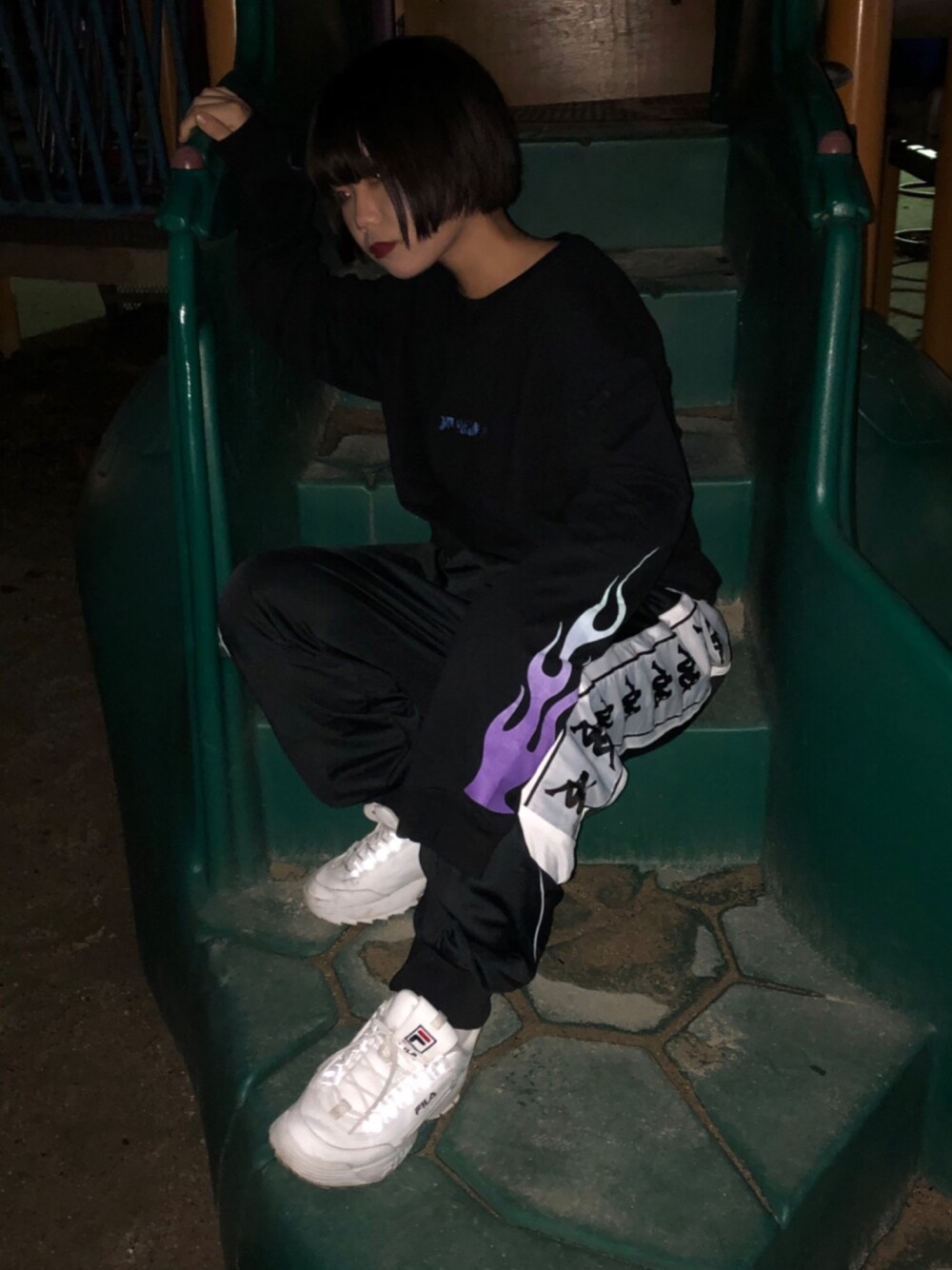 「ストリート、used、korea、アメカジ、オーバーサイズ」｜「XLARGEのL/S TEE FIRE STANDARD LOGO（Tシャツ/カットソー、ブラック系）」を使った、오하나さん（レディース・156cm）の冬コーディネートの1枚目の写真