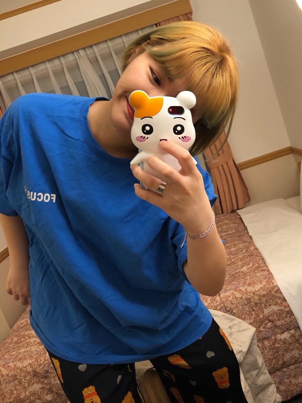 「パジャマ、部屋着、オーバーサイズ」｜「no brandのアイテム（パンツ、ブルー系）」を使った、오하나さん（レディース・156cm）の冬コーディネートの1枚目の写真