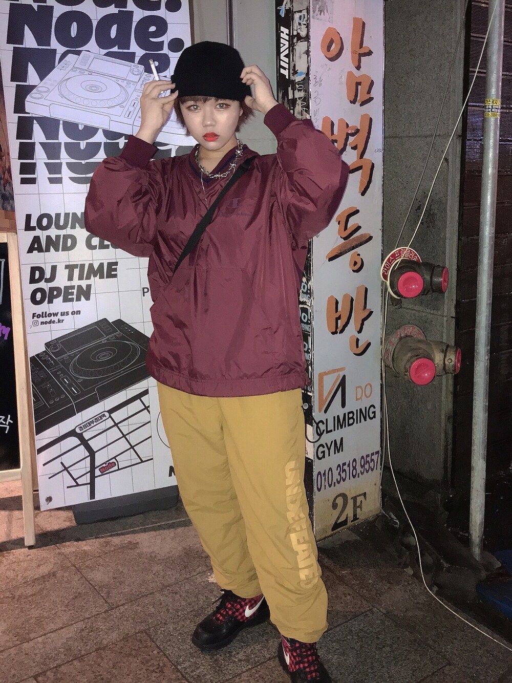 「オーバーサイズ、ストリート、アメカジ、used、korea」｜「Championのアイテム（トップス、レッド系）」を使った、오하나さん（レディース・156cm）の冬コーディネートの1枚目の写真