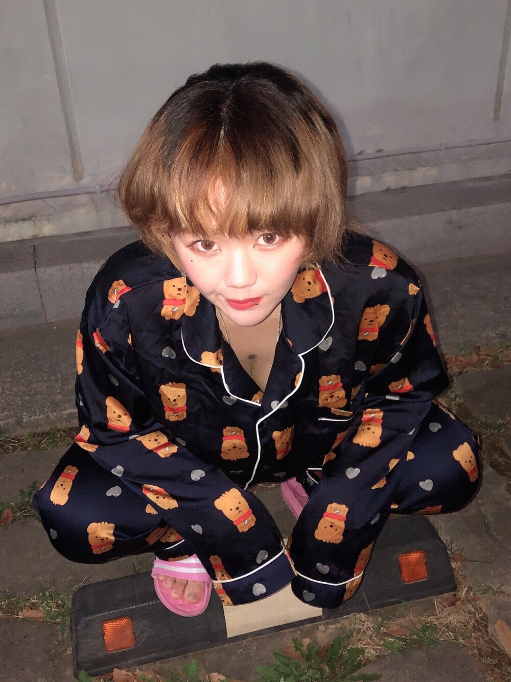 「パジャマ、タトゥー、ストリート、アメカジ、韓国ファッション」｜「no brandのアイテム（トップス、ブラック系）」を使った、오하나さん（レディース・156cm）の冬コーディネートの1枚目の写真