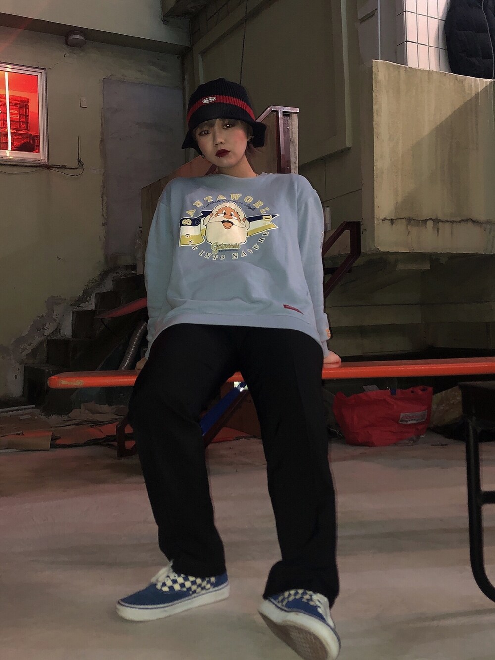 「used、韓国ファッション、アメカジ、ストリート」｜「VANSのアイテム（スニーカー、ブルー系）」を使った、오하나さん（レディース・156cm）の冬コーディネートの1枚目の写真