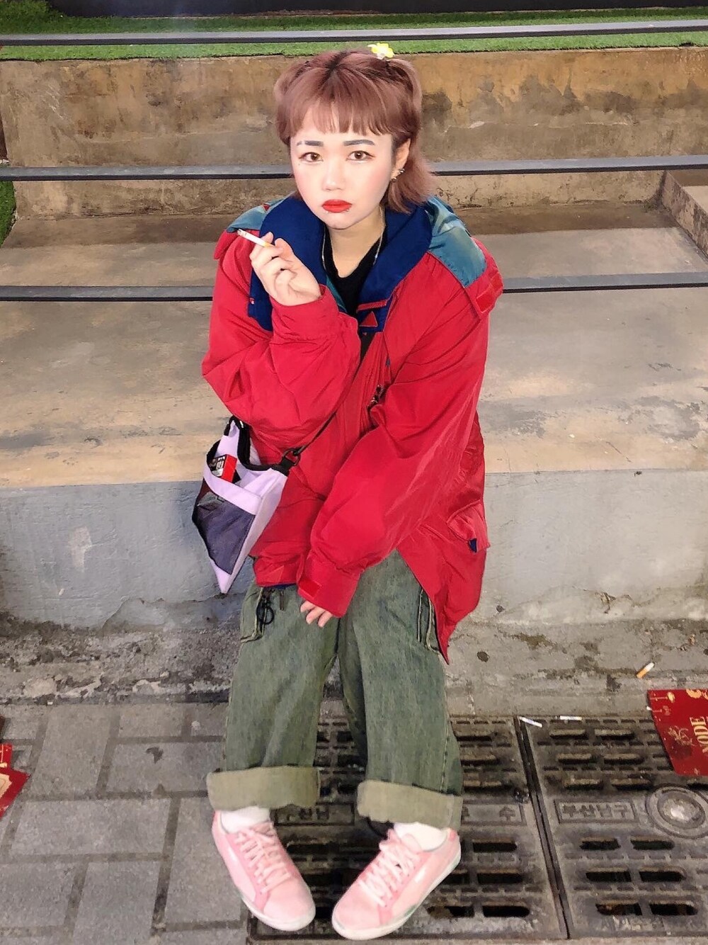 「ロリ、ストリート、アメカジ、オーバーサイズ、used、韓国ファッション」｜「XLARGEのSTANDARD LOGO SHOULDER BAG（ショルダーバッグ、パープル系）」を使った、오하나さん（レディース・156cm）の冬コーディネートの1枚目の写真
