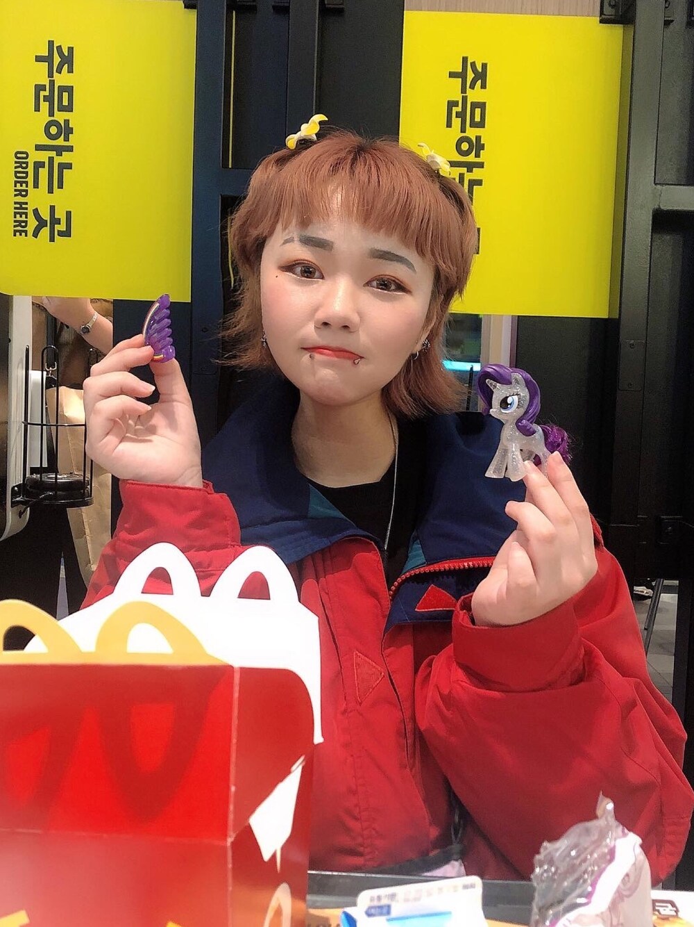「ストリート、アメカジ、オーバーサイズ、used、韓国ファッション」｜「no brandのアイテム（ジャケット/アウター、レッド系）」を使った、오하나さん（レディース・156cm）の冬コーディネートの1枚目の写真