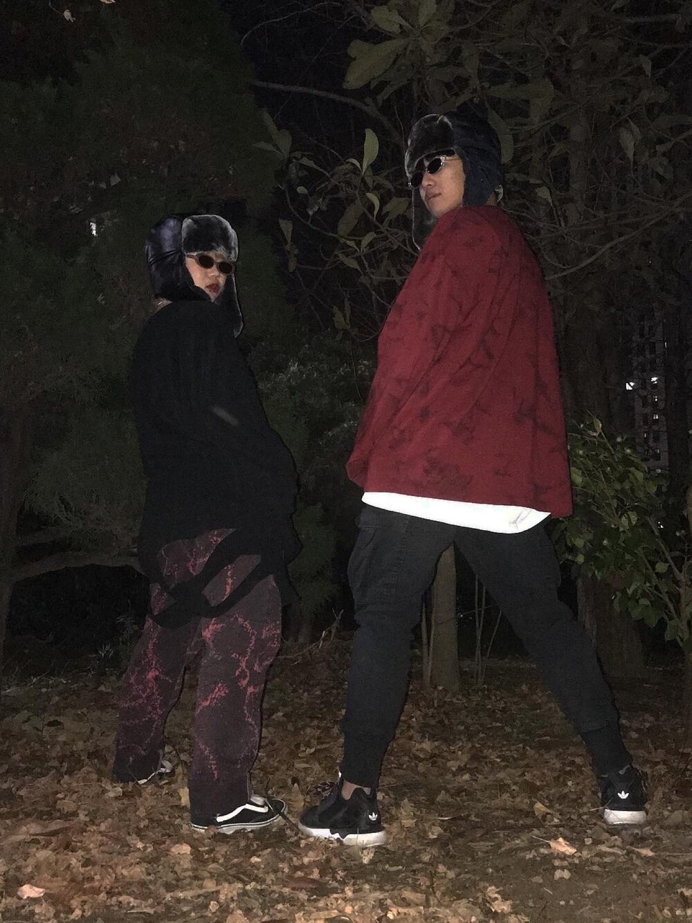 「リメイク、タイダイ、カップル、ペアルック、ストリート、アメカジ、オーバーサイズ、used、韓国ファッション」｜「VANSのアイテム（スニーカー、ブラック系）」を使った、오하나さん（レディース・156cm）の冬コーディネートの1枚目の写真