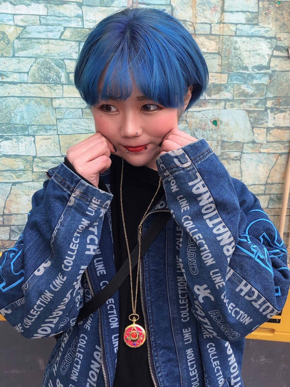 「used、アメカジ、ストリート、オーバーサイズ、韓国ファッション」｜「美少女戦士セーラームーンのアイテム（ネックレス、ピンク系）」を使った、오하나さん（レディース・156cm）の冬コーディネートの1枚目の写真