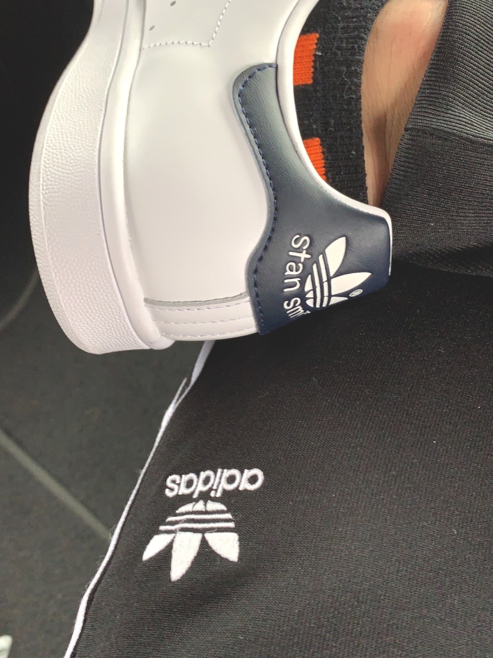 「adidas originals、sneaker、おしゃれさんと繋がりたい、adidasスニーカー、adidasコーデ、いいね＆フォロー よろしくお願いします！、いいね&フォロー よろしくお願いします☺︎」｜「adidas Originalsのadidas Originals/アディダス オリジナルス STAN SMITH VEGAN/スタンスミス ヴィーガン（スニーカー、ホワイト系）」を使った、CRAZYSHOさん（メンズ・172cm）の秋コーディネートの1枚目の写真
