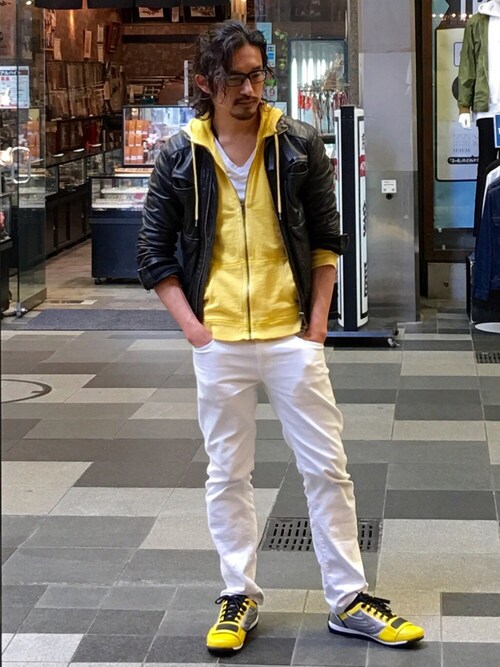 ライダースジャケットを使った「黄色いスニーカー」の人気ファッションコーディネート（ユーザー：ショップスタッフ） - WEAR