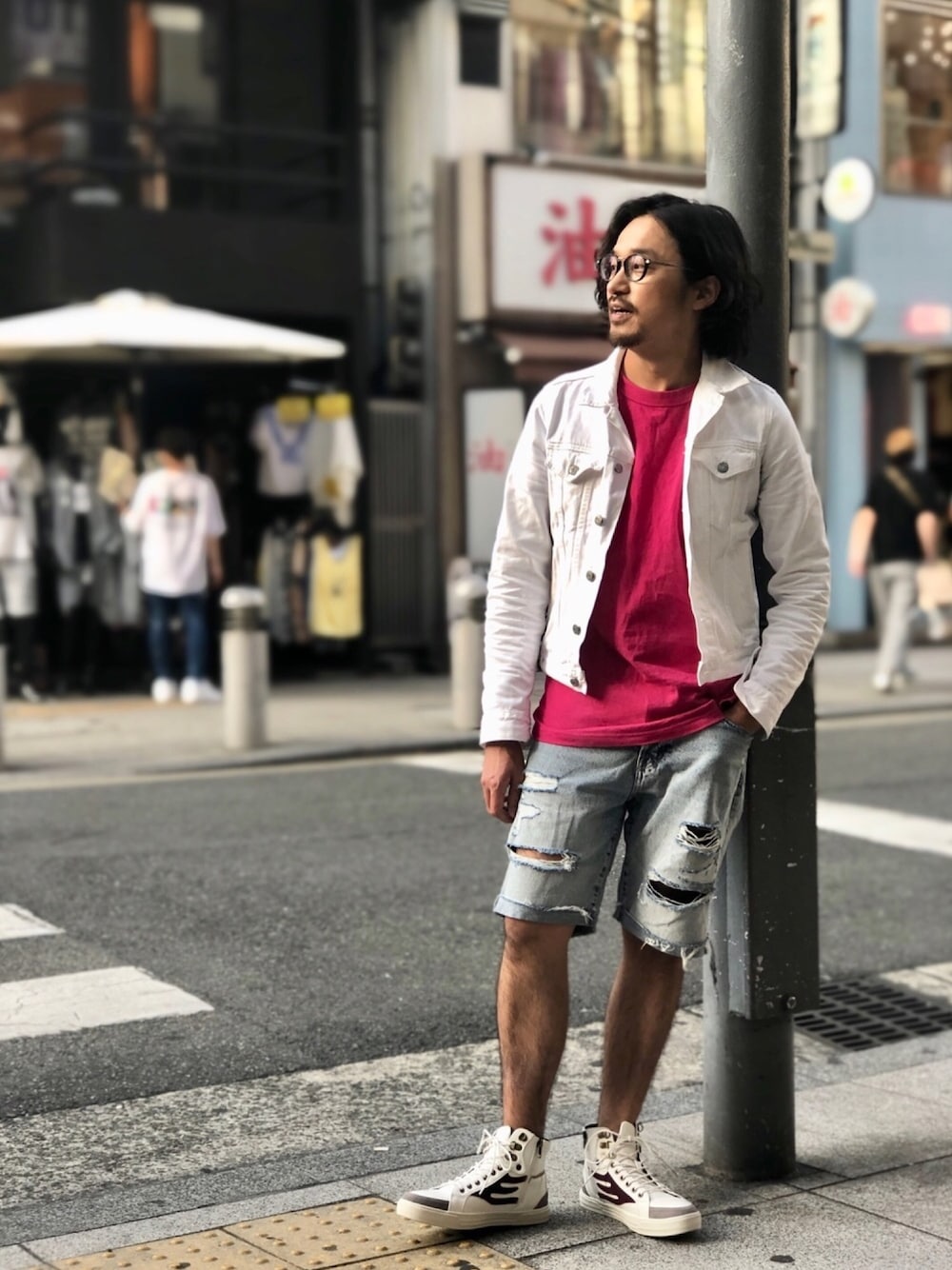 「令和ピンクを纏え、春、おしゃれさんと繋がりたい、スニーカー、DRAGONBEARD、ハイカットスニーカー、短パン、オトナカジュアル、ストリート」｜「DRAGON BEARDのDB-2245 ファスナー 19SS（スニーカー、ホワイト系）」を使った、HARAさん（メンズ・172cm）の春コーディネートの1枚目の写真