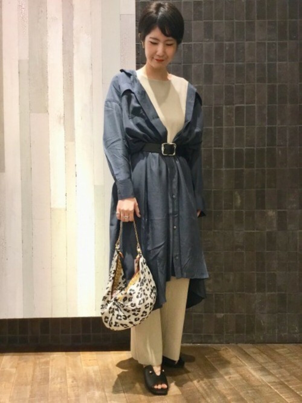 「ワンピース、JEANASiS、レイヤードスタイル、ジーナシス、シャツワンピ、チェーンbag、デザインニット、スカーフBAG」｜「JEANASISの【LIMITED】オープンショルダー2Pニット/829172（ワンピース、ベージュ系）」を使った、JEANASIS那覇店STAFFさん（レディース・160cm）の春コーディネートの1枚目の写真