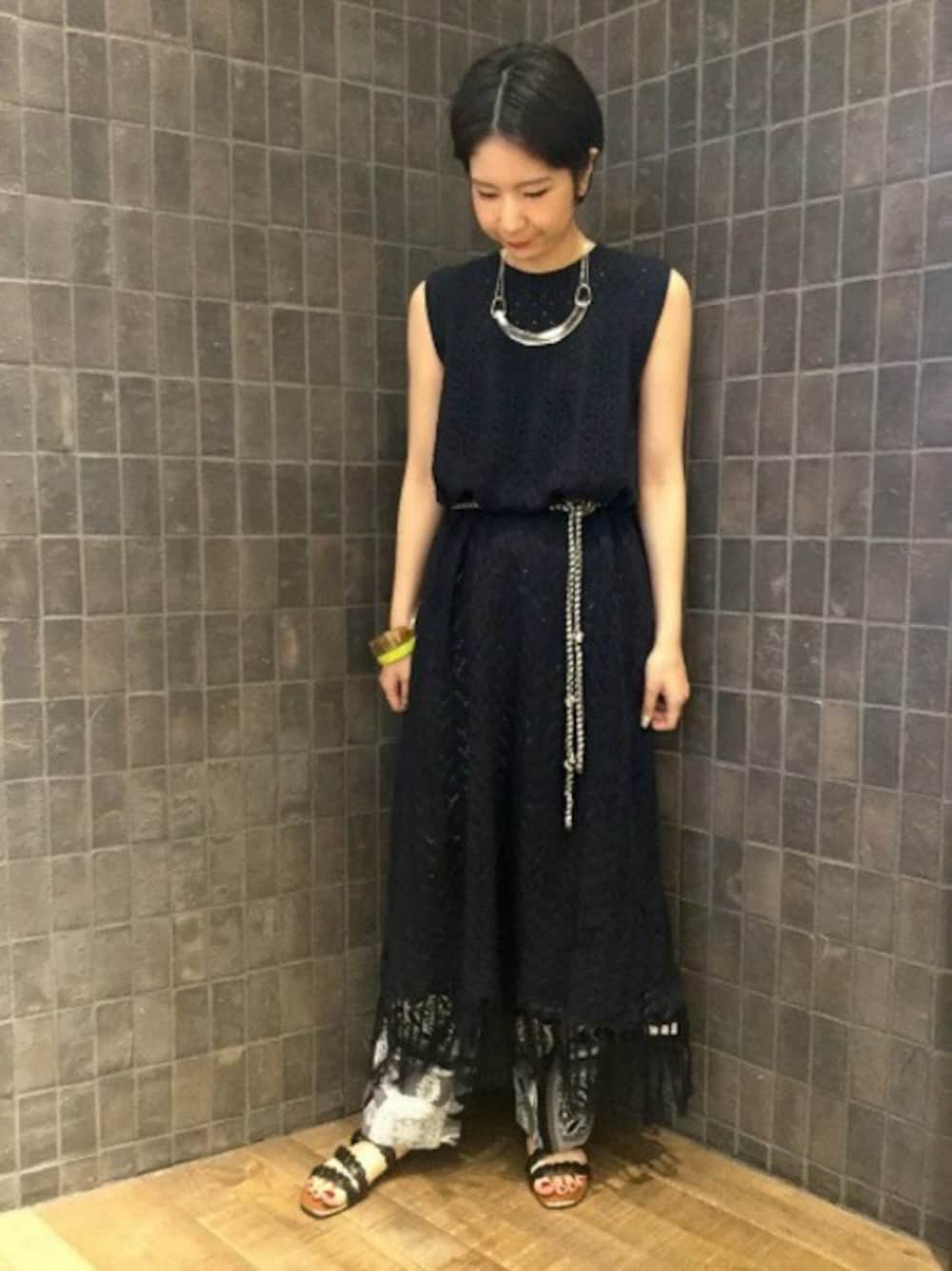「JEANASiS、ニットワンピース、レイヤードスタイル、ジーナシス、サンダル、ロングワンピース、夏コーデ、フリンジ付き、スカシアミワンピース」｜「JEANASISの7GスカシアミロングワンピースNS/832949（ワンピース、ブルー系）」を使った、JEANASIS那覇店STAFFさん（レディース・160cm）の春コーディネートの1枚目の写真