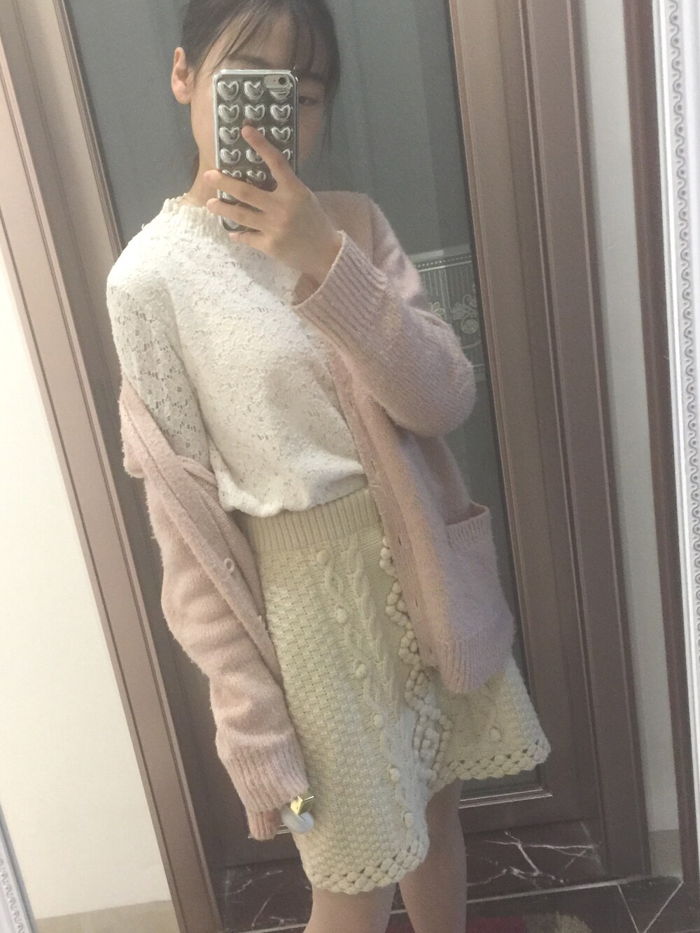 「休日スタイル」｜「Jesus candyのアイテム（トップス、ベージュ系）」を使った、小梵さん（レディース・158cm）の冬コーディネートの1枚目の写真