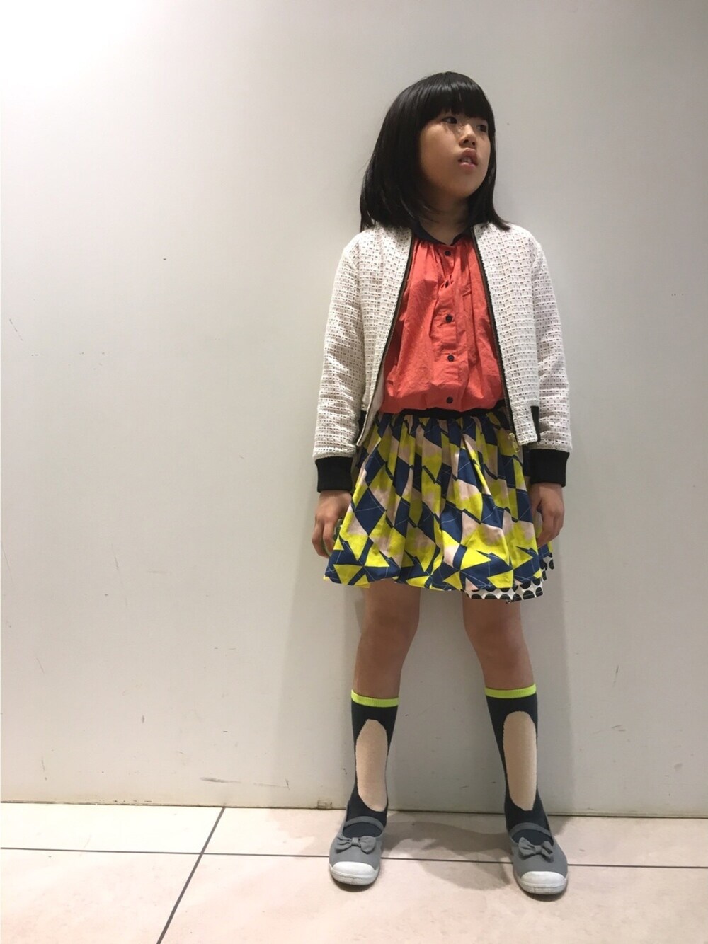 「キッズファッション、春コーデ、女の子、カラフル、ピンク、frankygrow、ベルイエロー、美女と野獣キャンペーン」｜「GENERATORのアイテム（ジャケット/アウター、ホワイト系）」を使った、サキさん（キッズ・125cm）の春コーディネートの1枚目の写真