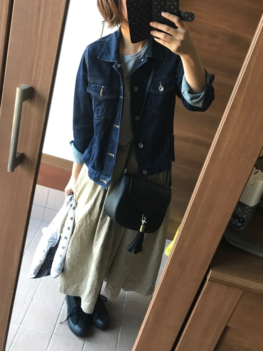 「niko and ...、converse、black、Gジャン」｜「niko and...のソフトデニムGジャン【niko and...】（デニムジャケット、ブルー系）」を使った、t.S A Y A* さん（レディース・160cm）の秋コーディネートの1枚目の写真
