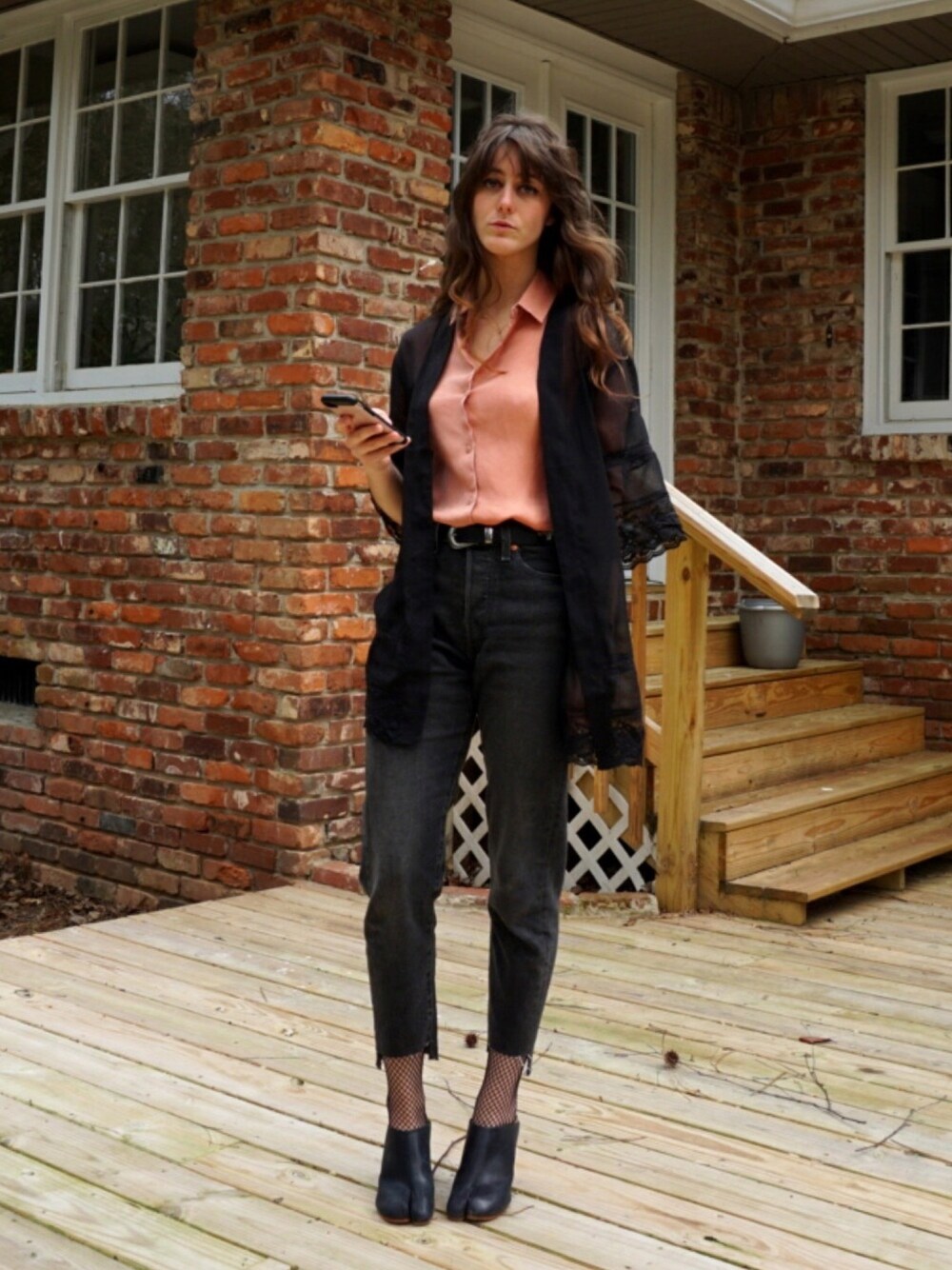 「girl、vintage、VINTAGE、Levi's、heels、fishnets、mules、ootd、STYLE」｜「Levi'sのアイテム（デニムパンツ、ブラック系）」を使った、Erinさん（レディース・173cm）の春コーディネートの1枚目の写真