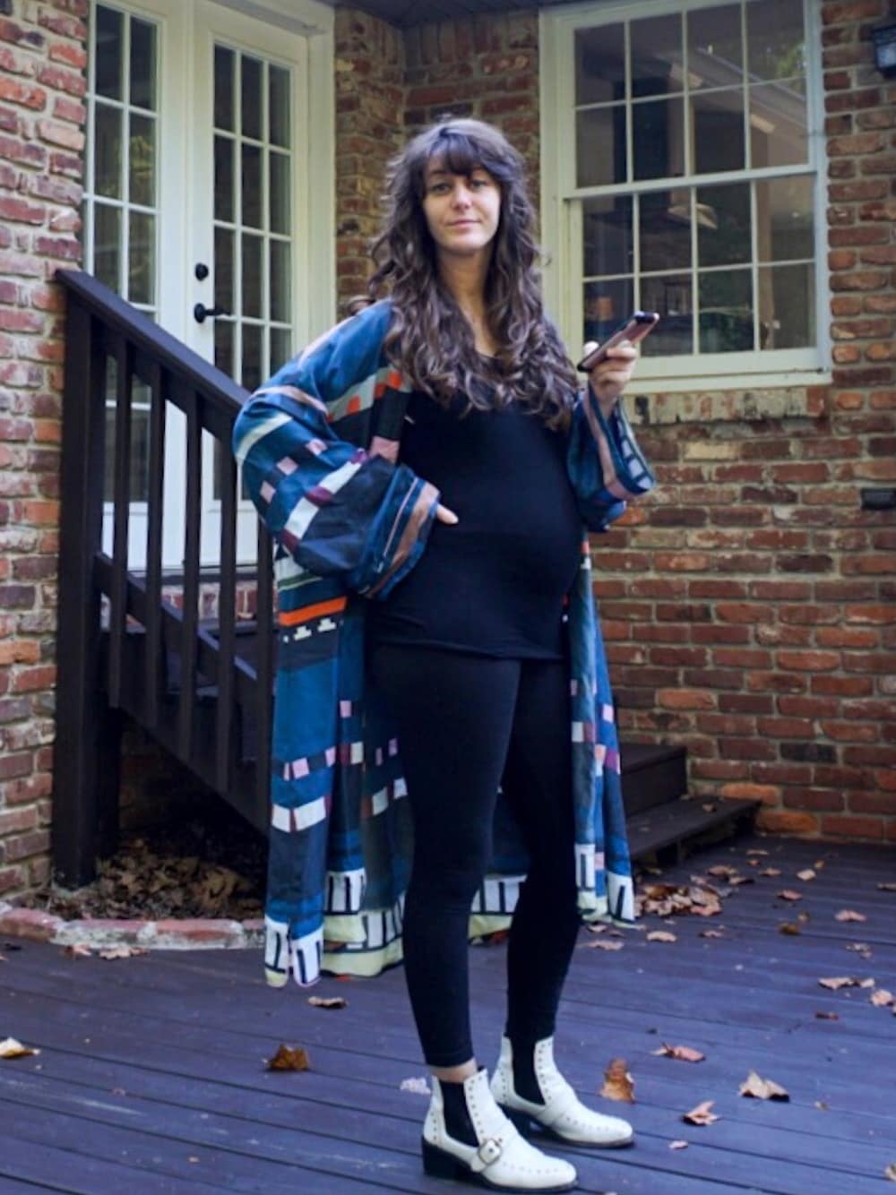 「pattern、geometric、pregnancy、maternity、casual、kimono、jacket 、layering、boots、stylethebump」｜「Spanxのアイテム（レギンス/スパッツ、ブラック系）」を使った、Erinさん（レディース・173cm）の秋コーディネートの1枚目の写真