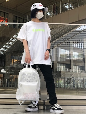 「KENZO」｜「アイテム（カーゴパンツ）」を使った、EMII SHOJIさん（レディース・156cm）の夏コーディネート