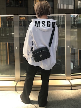 「MSGM（エムエスジーエム）のアイテム（パーカー）」を使った、EMII SHOJIさん（レディース・156cm）の夏コーディネート