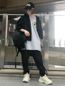 「KaneZ（ケインズ）のアイテム（キャップ）」を使った、EMII SHOJIさん（レディース・156cm）の夏コーディネート