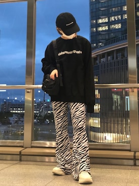 「thisisneverthat（ディスイズネバーザット）のアイテム（ショルダーバッグ）」を使った、EMII SHOJIさん（レディース・156cm）の秋コーディネート
