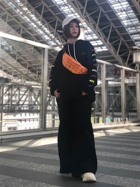 「KaneZ（ケインズ）のアイテム（キャップ）」を使った、EMII SHOJIさん（レディース・156cm）の秋コーディネート