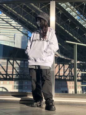 「WHITELAND（ホワイトランド）のWHITELAND/ホワイトランド/プリントパーカー（パーカー）」を使った、EMII SHOJIさん（レディース・156cm）の冬コーディネート