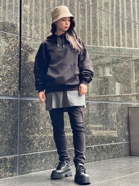 「DANKE SCHON（ダンケシェーン）のアイテム（スウェットパンツ）」を使った、EMII SHOJIさん（レディース・156cm）の春コーディネート