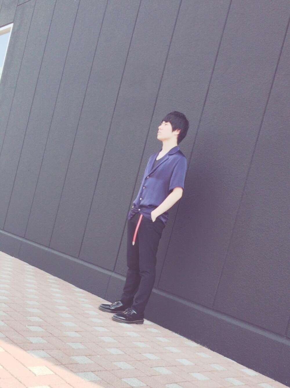 「モノトーンコーデ、Dr.Martens、BED J.W FORD、LAD MUSICIAN、ベルト、革靴、開襟シャツ」｜「BED J.W. FORDの＜BED J.W FORD＞SHORT SLEEVE SHIRT/ｼｬﾂ.（シャツ/ブラウス、パープル系）」を使った、優斗さん（メンズ・165cm）の夏コーディネートの1枚目の写真