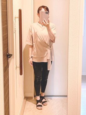 「AZUL（アズール）のアイテム（Tシャツ/カットソー、ベージュ系）」を使った、miyaさん（レディース・150cm）の春コーディネート